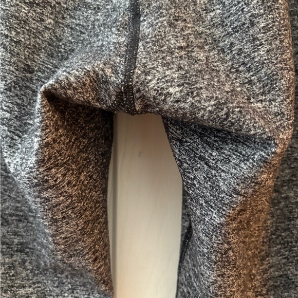 Lululemon wunder under heathered black size 8 28” inseam - Picture 6 of 9